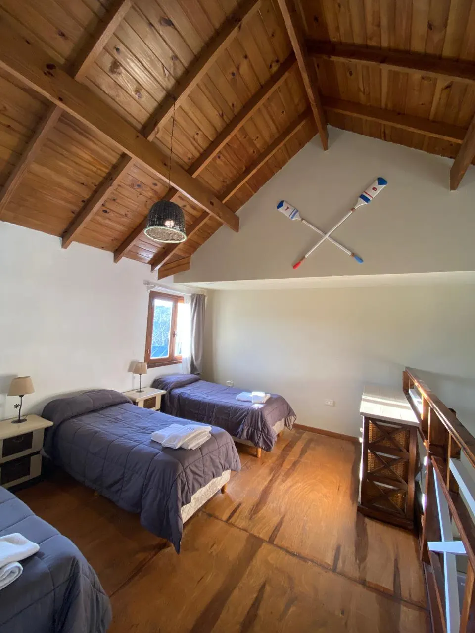 Entrepiso con tres camas de la Casa de Mar en Mar de las Pampas